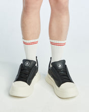 Load image into Gallery viewer, FINNICK LOW CUT LEATHER SNEAKER BLACK