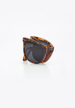 Load image into Gallery viewer, BASSETT FOLDABLE SUNGLASSES LEOPARD/GREY