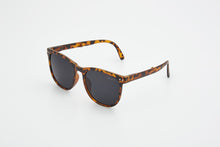 Load image into Gallery viewer, BASSETT FOLDABLE SUNGLASSES LEOPARD/GREY