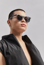 Load image into Gallery viewer, CADEN FOLDABLE SUNGLASSES BLACK/BLACK